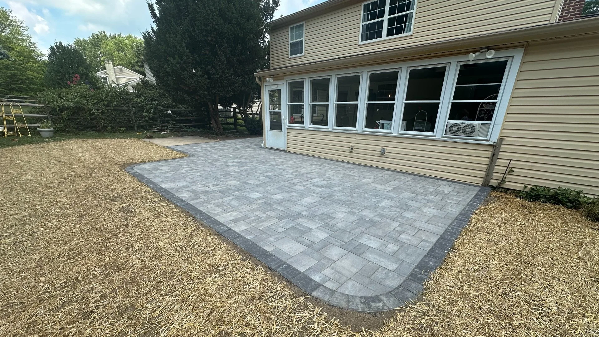 Comparing Patio Materials: Poured Concrete vs Concrete Pavers