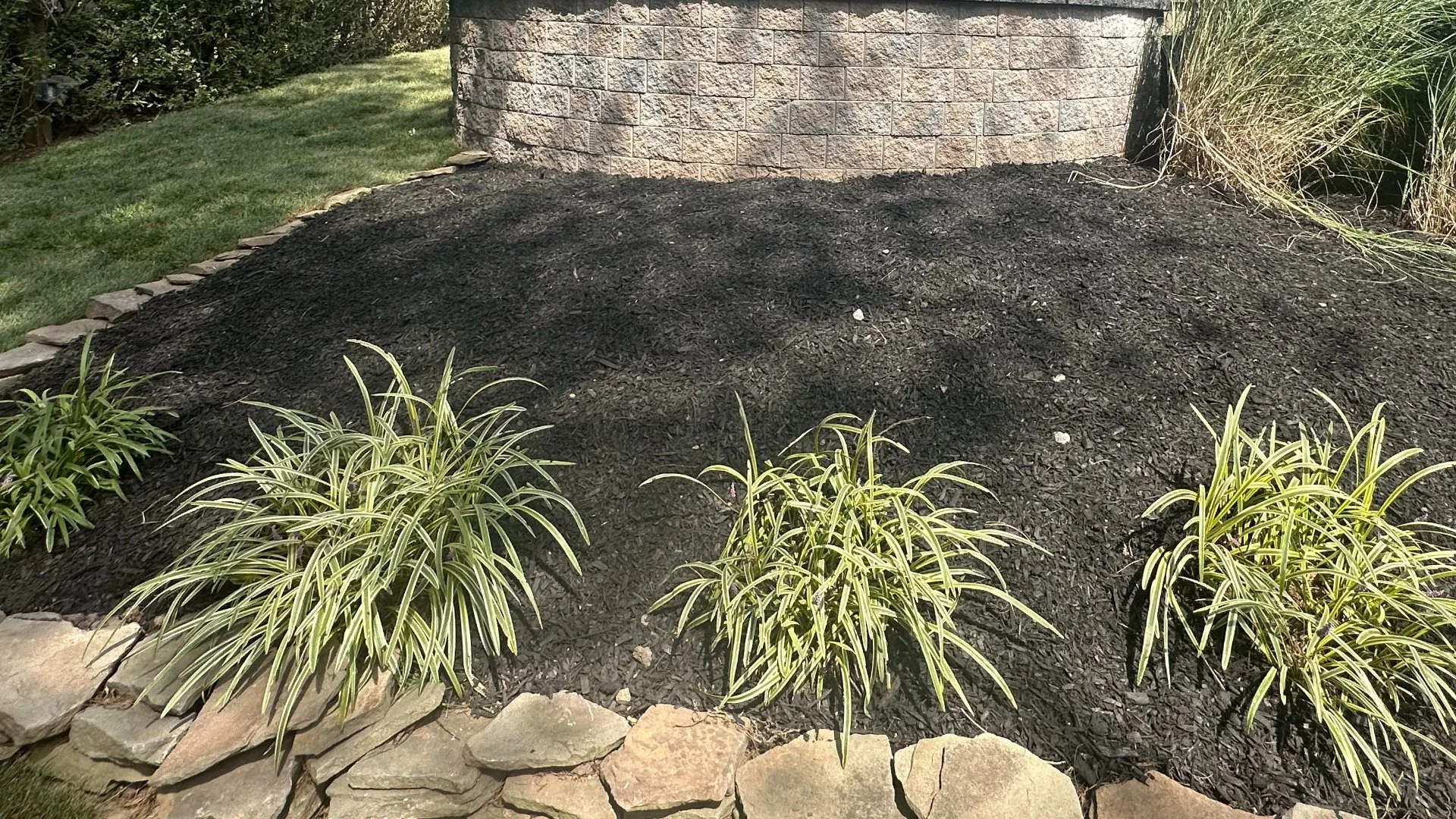 Which Ground Cover Should You Add to Your Landscape: Mulch or Rock?